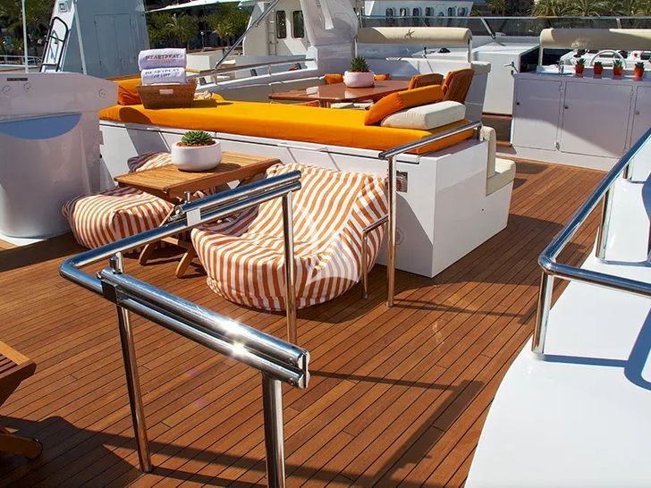 HEARTBEAT OF LIFE Heesen 28m - flybridge seating HEARTBEAT OF LIFE Heesen 28m - flybridge seating