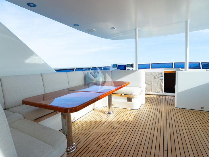 HEERLIJCKHEID Moonen 30m - flybridge seating and dining HEERLIJCKHEID Moonen 30m - flybridge seating and dining