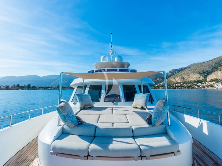 HEERLIJCKHEID Moonen 30m - foredeck bronzing area HEERLIJCKHEID Moonen 30m - foredeck bronzing area