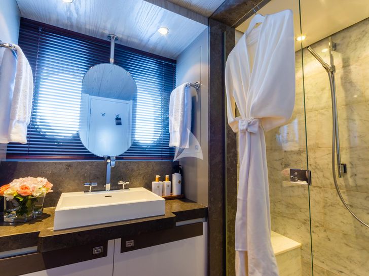HEERLIJCKHEID Moonen 30m - master cabin bathroom HEERLIJCKHEID Moonen 30m - master cabin bathroom