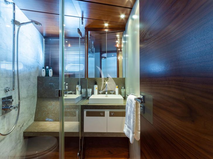 HEERLIJCKHEID Moonen 30m - twin cabin bathroom HEERLIJCKHEID Moonen 30m - twin cabin bathroom