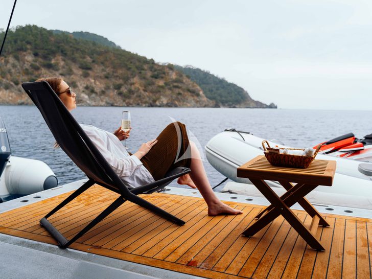 HEEUS Bering Yachts 145 Series Beach Club 1 HEEUS Bering Yachts 145 Series Beach Club 1