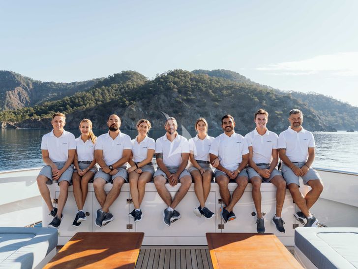 HEEUS Bering Yachts 145 Series Crew HEEUS Bering Yachts 145 Series Crew