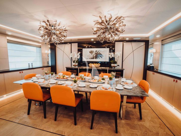 HEEUS Bering Yachts 145 Series Dining HEEUS Bering Yachts 145 Series Dining