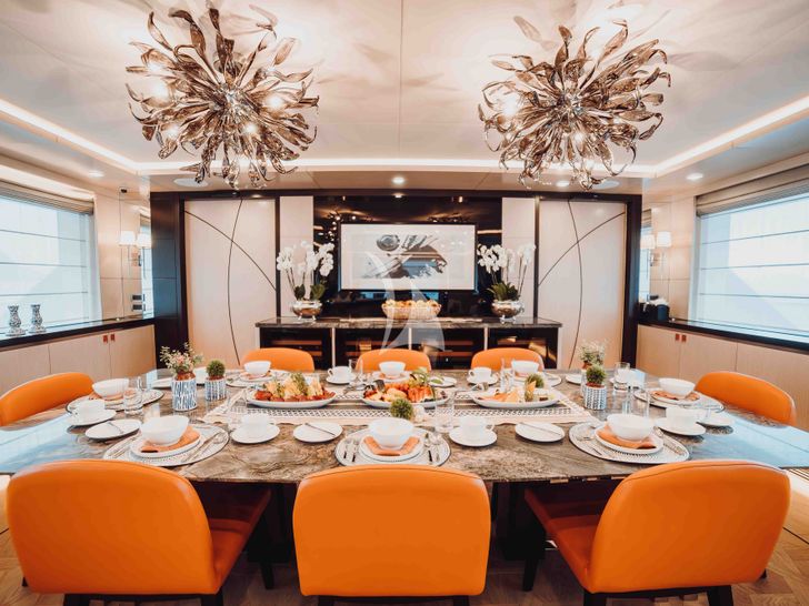 HEEUS Bering Yachts 145 Series Dining HEEUS Bering Yachts 145 Series Dining