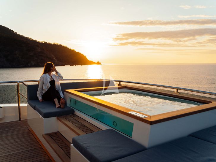 HEEUS Bering Yachts 145 Series Jacuzzi HEEUS Bering Yachts 145 Series Jacuzzi