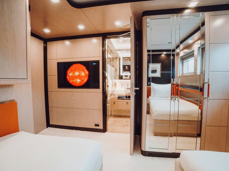 HEEUS Bering Yachts 145 Series Twin Cabin HEEUS Bering Yachts 145 Series Twin Cabin