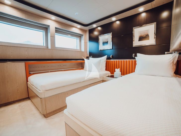 HEEUS Bering Yachts 145 Series Twins Convert HEEUS Bering Yachts 145 Series Twins Convert