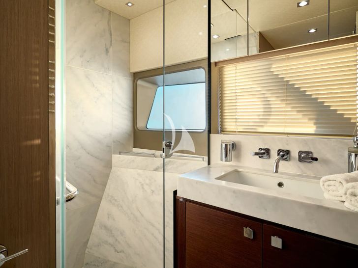 HIDEAWAY Sunseeker 23m - VIP cabin 2 bathroom HIDEAWAY Sunseeker 23m - VIP cabin 2 bathroom