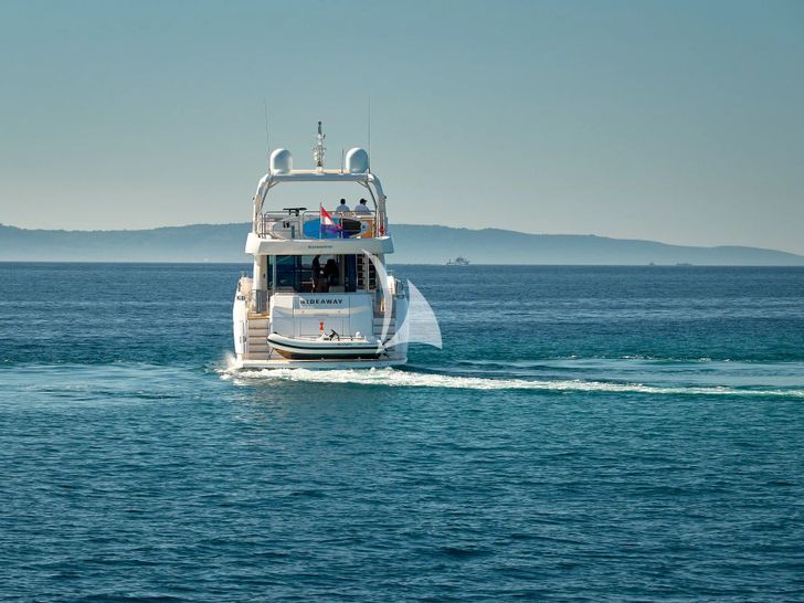 HIDEAWAY Sunseeker 23m - aft shot cruising HIDEAWAY Sunseeker 23m - aft shot cruising