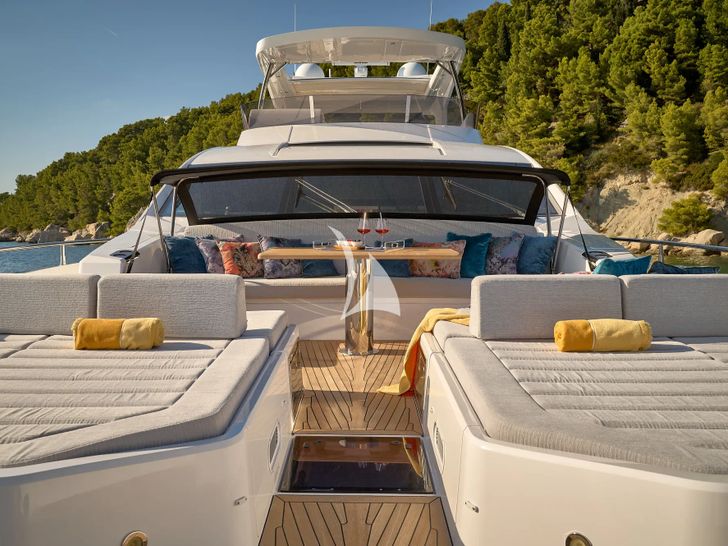 HIDEAWAY Sunseeker 23m - foredeck HIDEAWAY Sunseeker 23m - foredeck