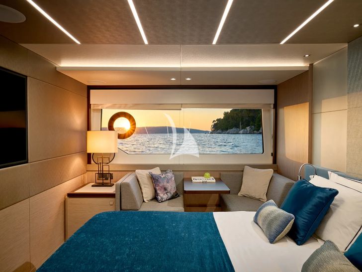 HIDEAWAY Sunseeker 23m - master cabin HIDEAWAY Sunseeker 23m - master cabin
