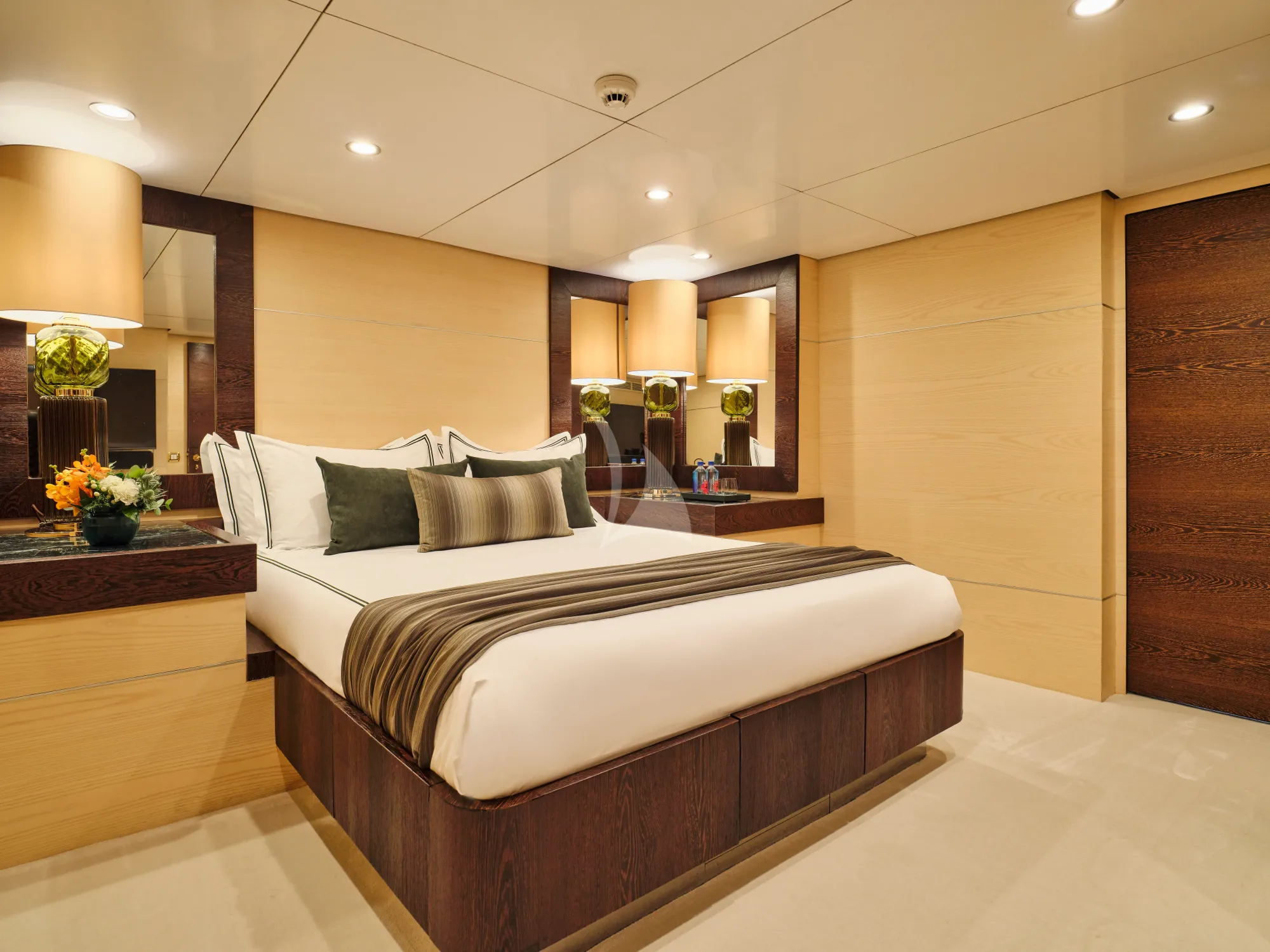 Charter Yacht HIGHLANDER - Feadship 50m - 7 Cabins - Nassau - Exumas - Bahamas