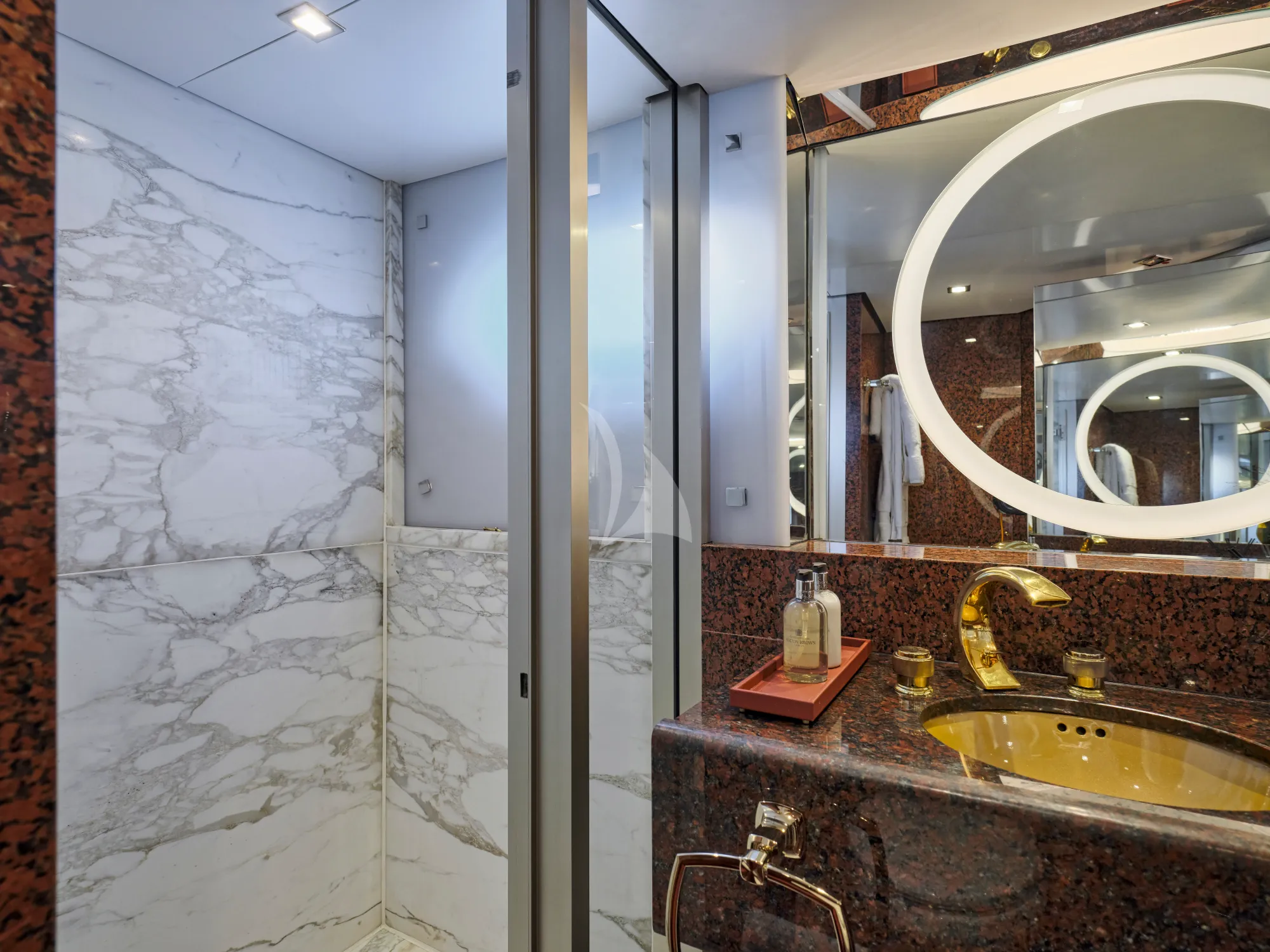 Charter Yacht HIGHLANDER - Feadship 50m - 7 Cabins - Nassau - Exumas - Bahamas