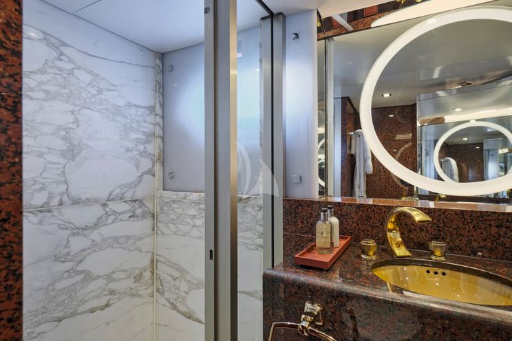 Charter Yacht HIGHLANDER - Feadship 50m - 7 Cabins - Nassau - Exumas - Bahamas