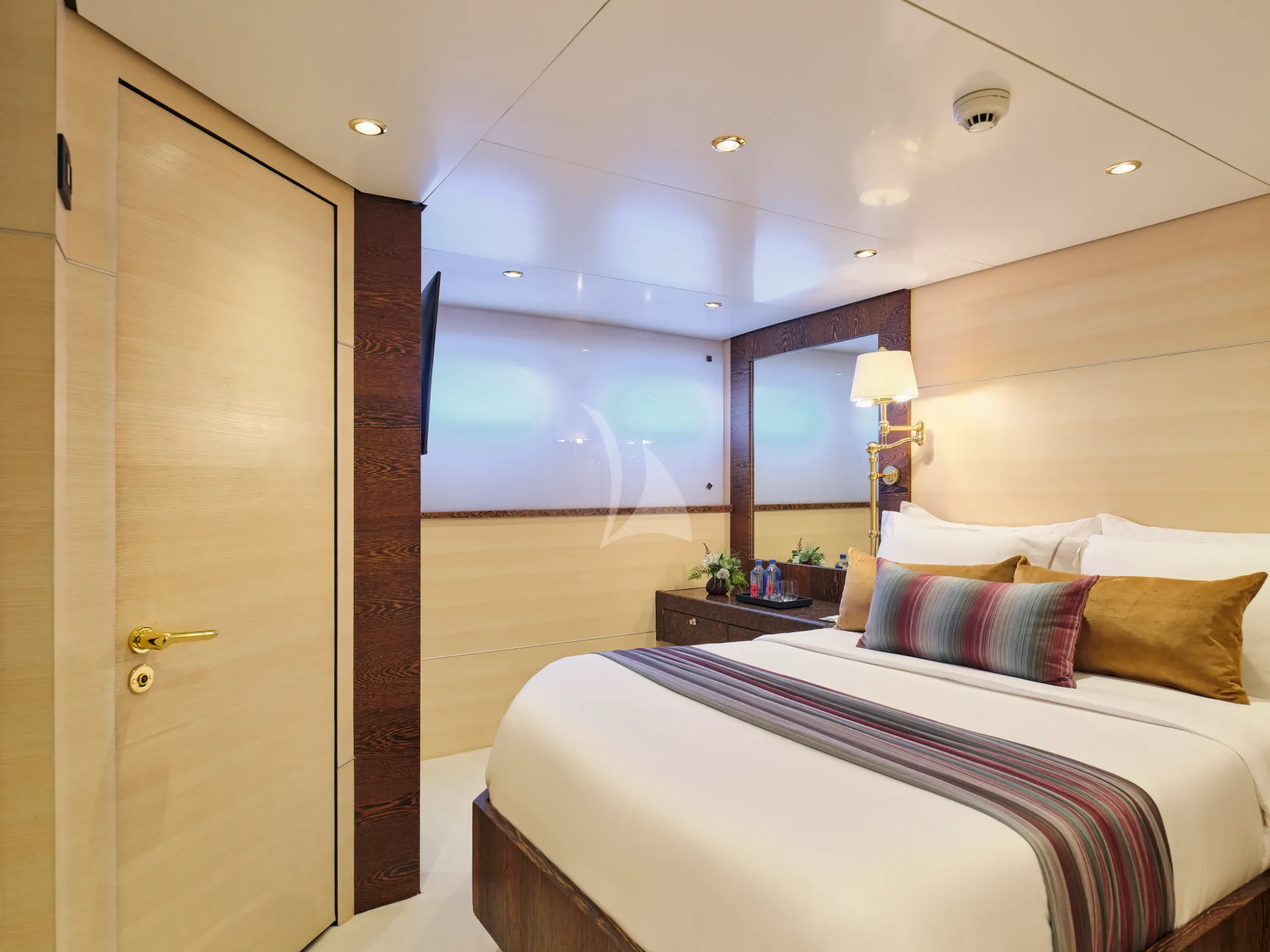 Charter Yacht HIGHLANDER - Feadship 50m - 7 Cabins - Nassau - Exumas - Bahamas