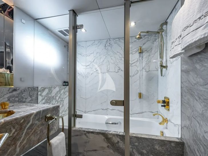 HIGHLANDER Feadship 50m - VIP cabin 3 bathroom HIGHLANDER Feadship 50m - VIP cabin 3 bathroom