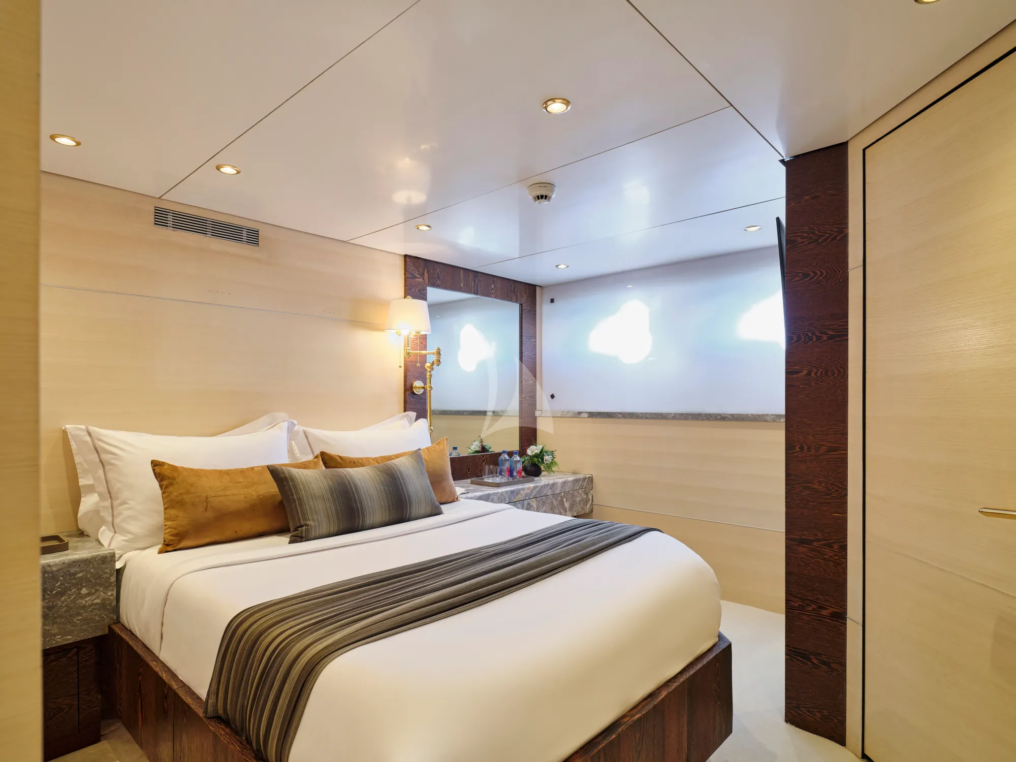 Charter Yacht HIGHLANDER - Feadship 50m - 7 Cabins - Nassau - Exumas - Bahamas