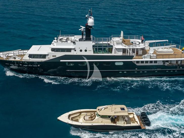 HIGHLANDER Feadship 50m - cruising with the tender HIGHLANDER Feadship 50m - cruising with the tender