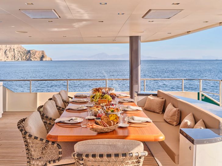 HIGHLANDER Feadship 50m - main aft deck alfresco dining area HIGHLANDER Feadship 50m - main aft deck alfresco dining area