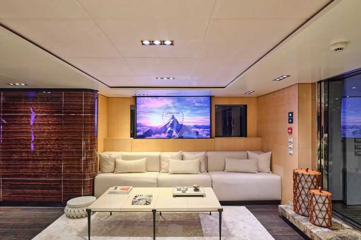 Charter Yacht HIGHLANDER - Feadship 50m - 7 Cabins - Nassau - Exumas - Bahamas