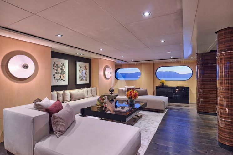 Charter Yacht HIGHLANDER - Feadship 50m - 7 Cabins - Nassau - Exumas - Bahamas