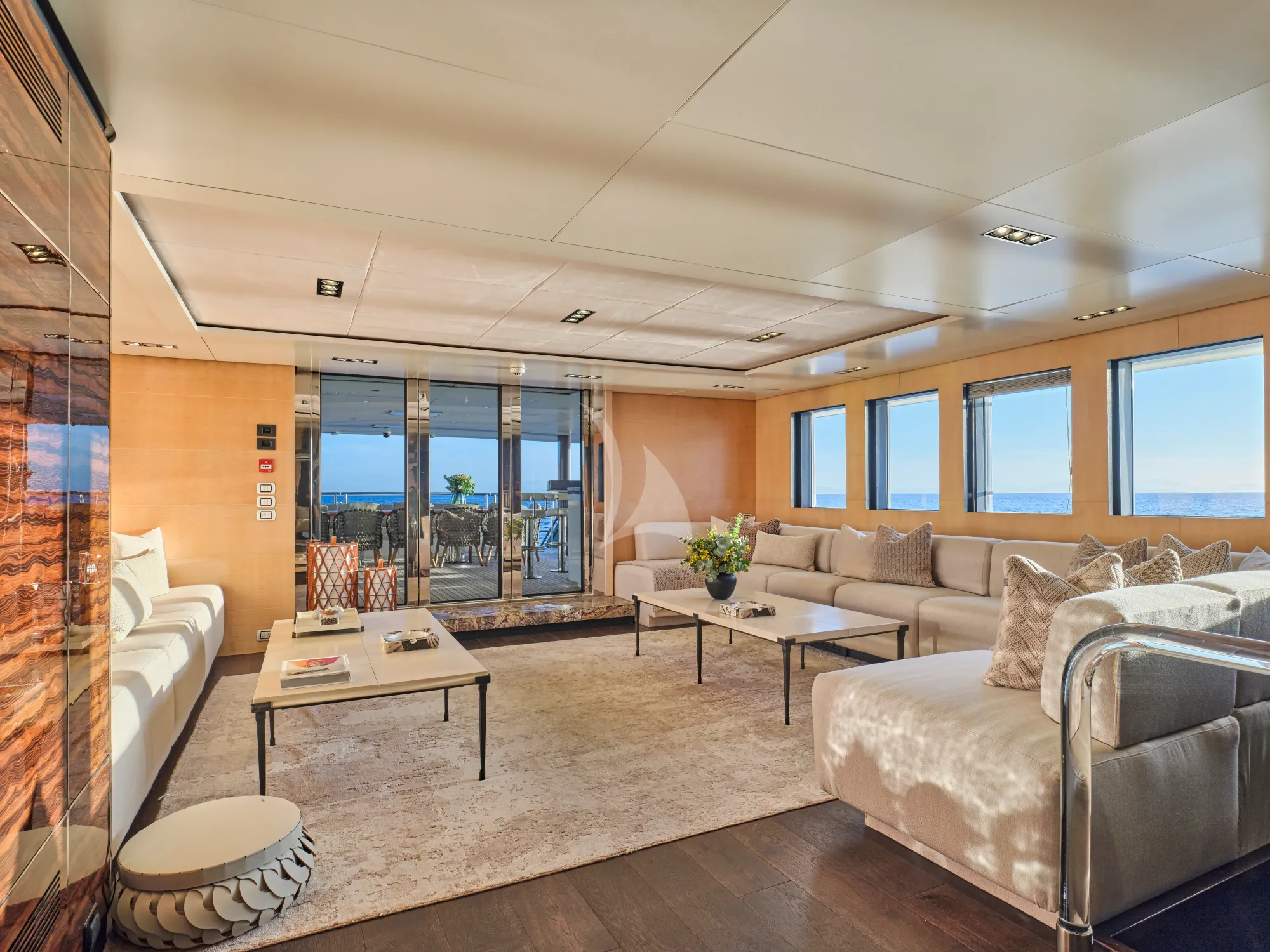 Charter Yacht HIGHLANDER - Feadship 50m - 7 Cabins - Nassau - Exumas - Bahamas