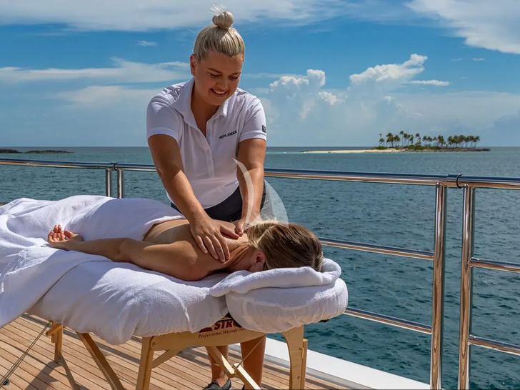 HIGHLANDER Feadship 50m - massage HIGHLANDER Feadship 50m - massage