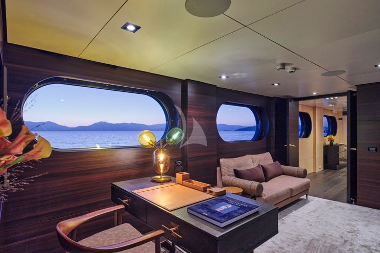 Charter Yacht HIGHLANDER - Feadship 50m - 7 Cabins - Nassau - Exumas - Bahamas