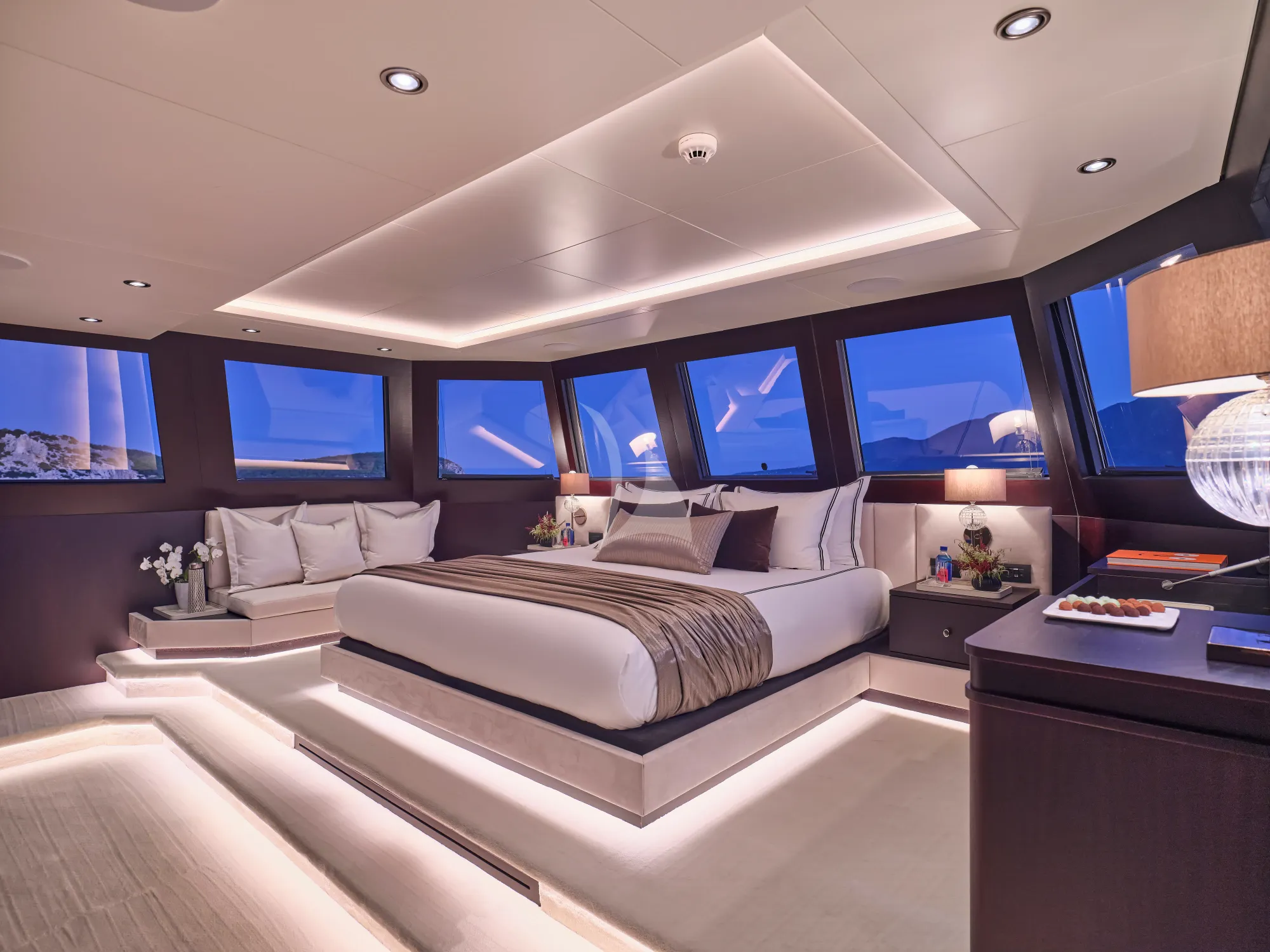 Charter Yacht HIGHLANDER - Feadship 50m - 7 Cabins - Nassau - Exumas - Bahamas