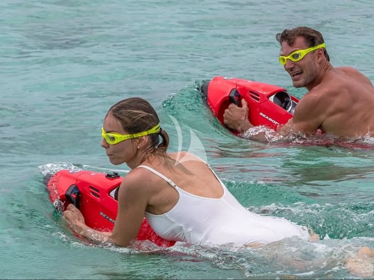 HIGHLANDER Feadship 50m - sea bobs HIGHLANDER Feadship 50m - sea bobs