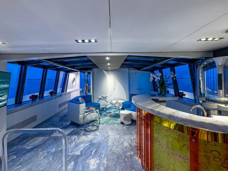 HIGHLANDER Feadship 50m - sky bar and lounge HIGHLANDER Feadship 50m - sky bar and lounge