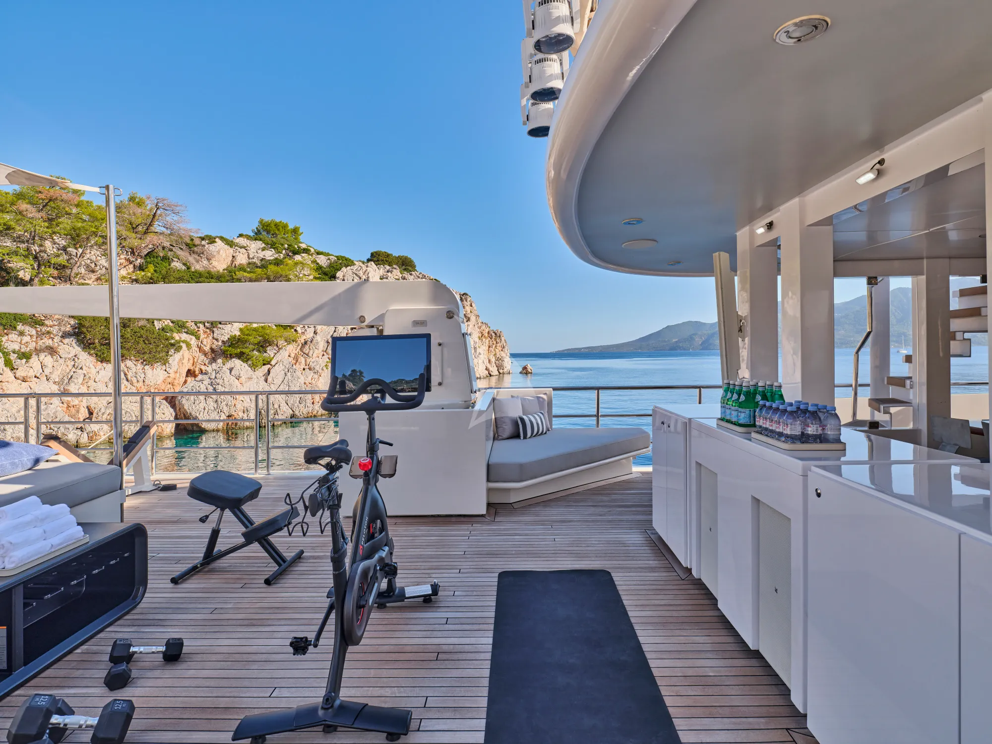 Charter Yacht HIGHLANDER - Feadship 50m - 7 Cabins - Nassau - Exumas - Bahamas