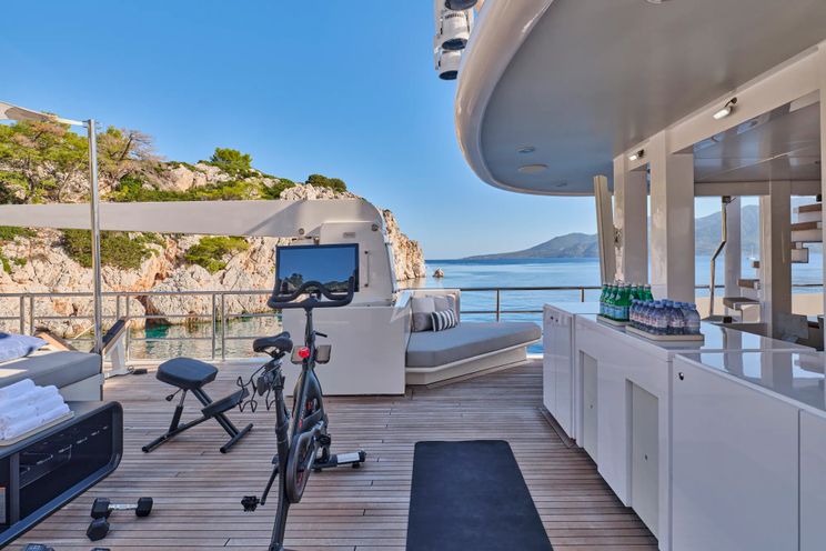 Charter Yacht HIGHLANDER - Feadship 50m - 7 Cabins - Nassau - Exumas - Bahamas