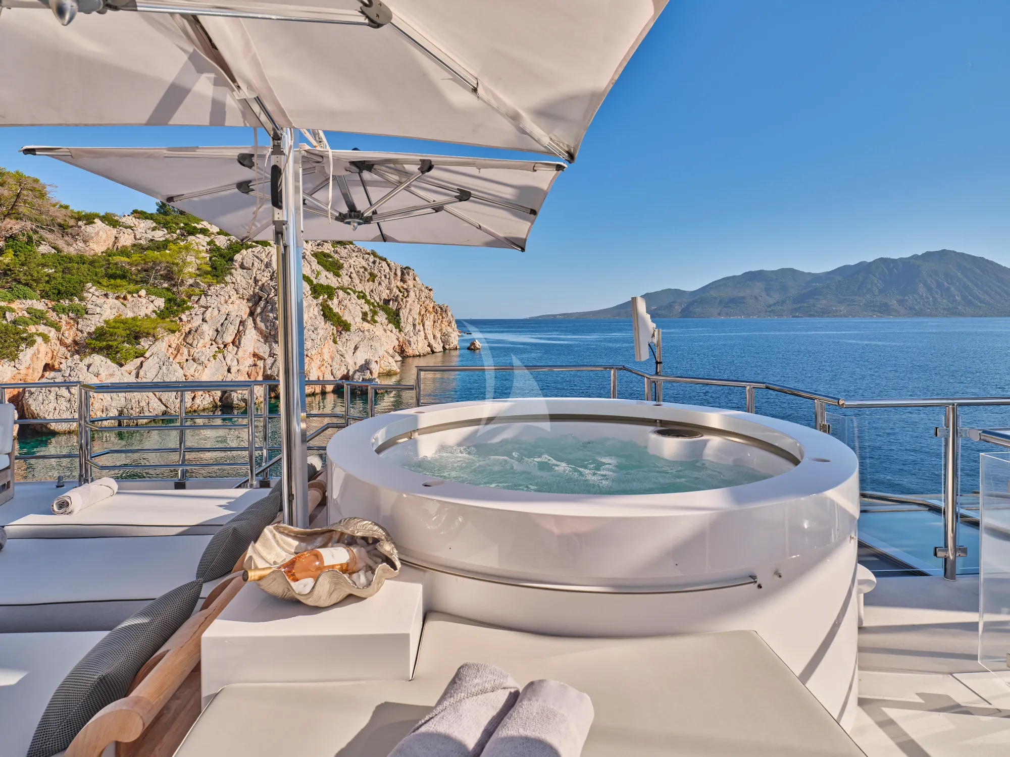 Charter Yacht HIGHLANDER - Feadship 50m - 7 Cabins - Nassau - Exumas - Bahamas