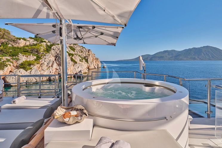 Charter Yacht HIGHLANDER - Feadship 50m - 7 Cabins - Nassau - Exumas - Bahamas