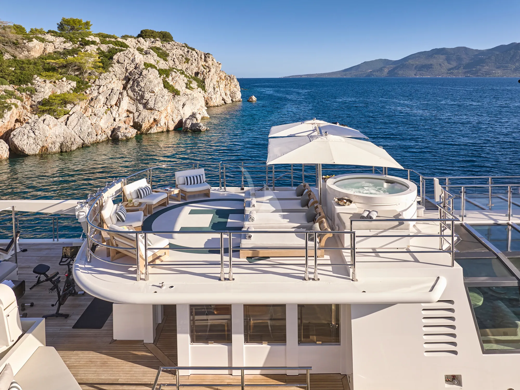 Charter Yacht HIGHLANDER - Feadship 50m - 7 Cabins - Nassau - Exumas - Bahamas