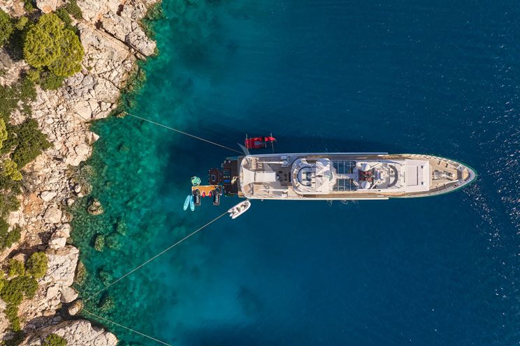 Charter Yacht HIGHLANDER - Feadship 50m - 7 Cabins - Nassau - Exumas - Bahamas