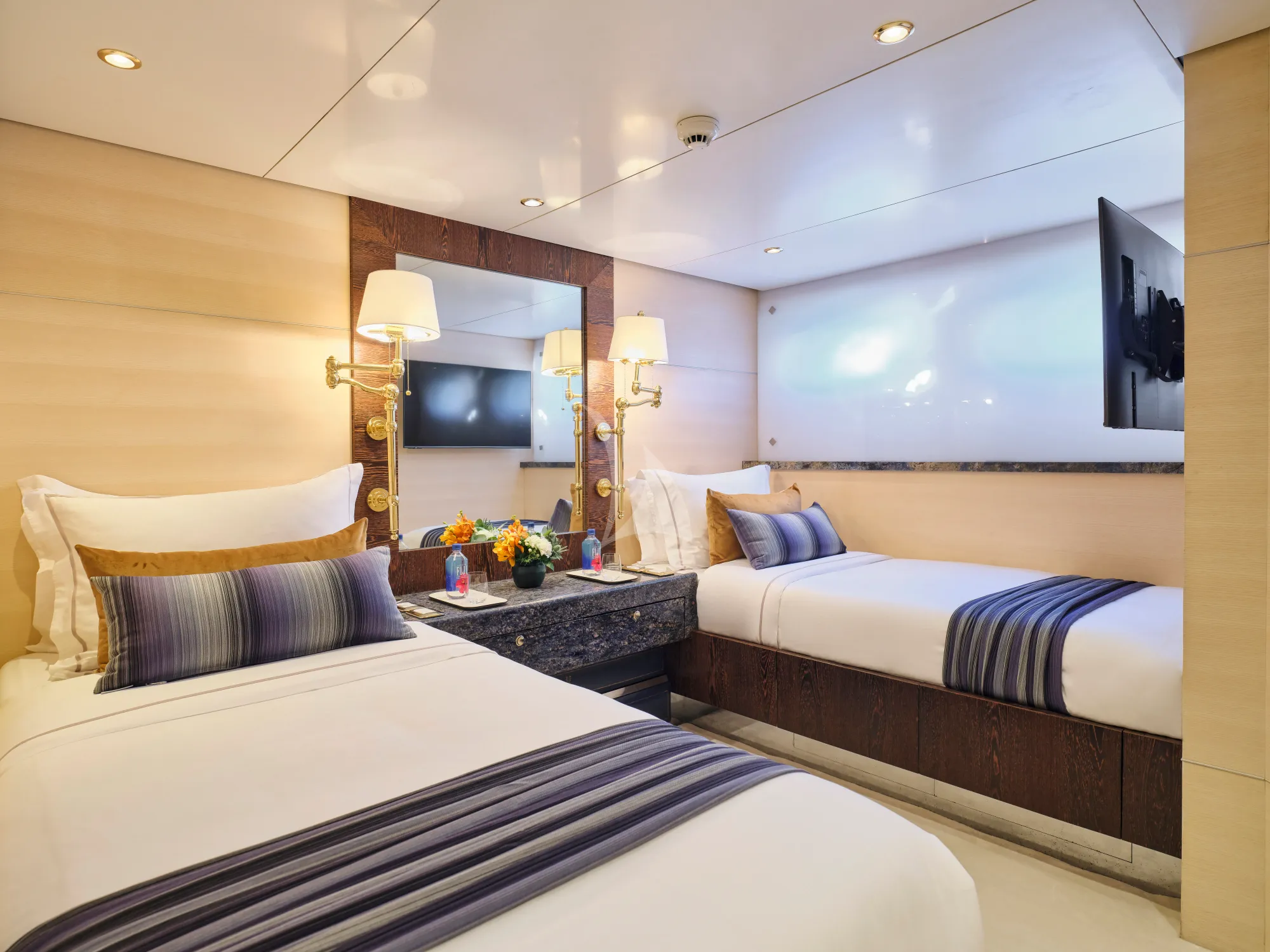 Charter Yacht HIGHLANDER - Feadship 50m - 7 Cabins - Nassau - Exumas - Bahamas