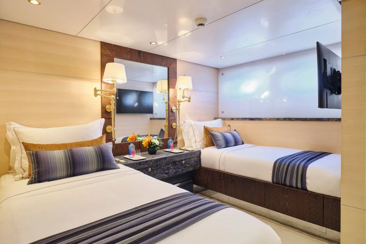 Charter Yacht HIGHLANDER - Feadship 50m - 7 Cabins - Nassau - Exumas - Bahamas