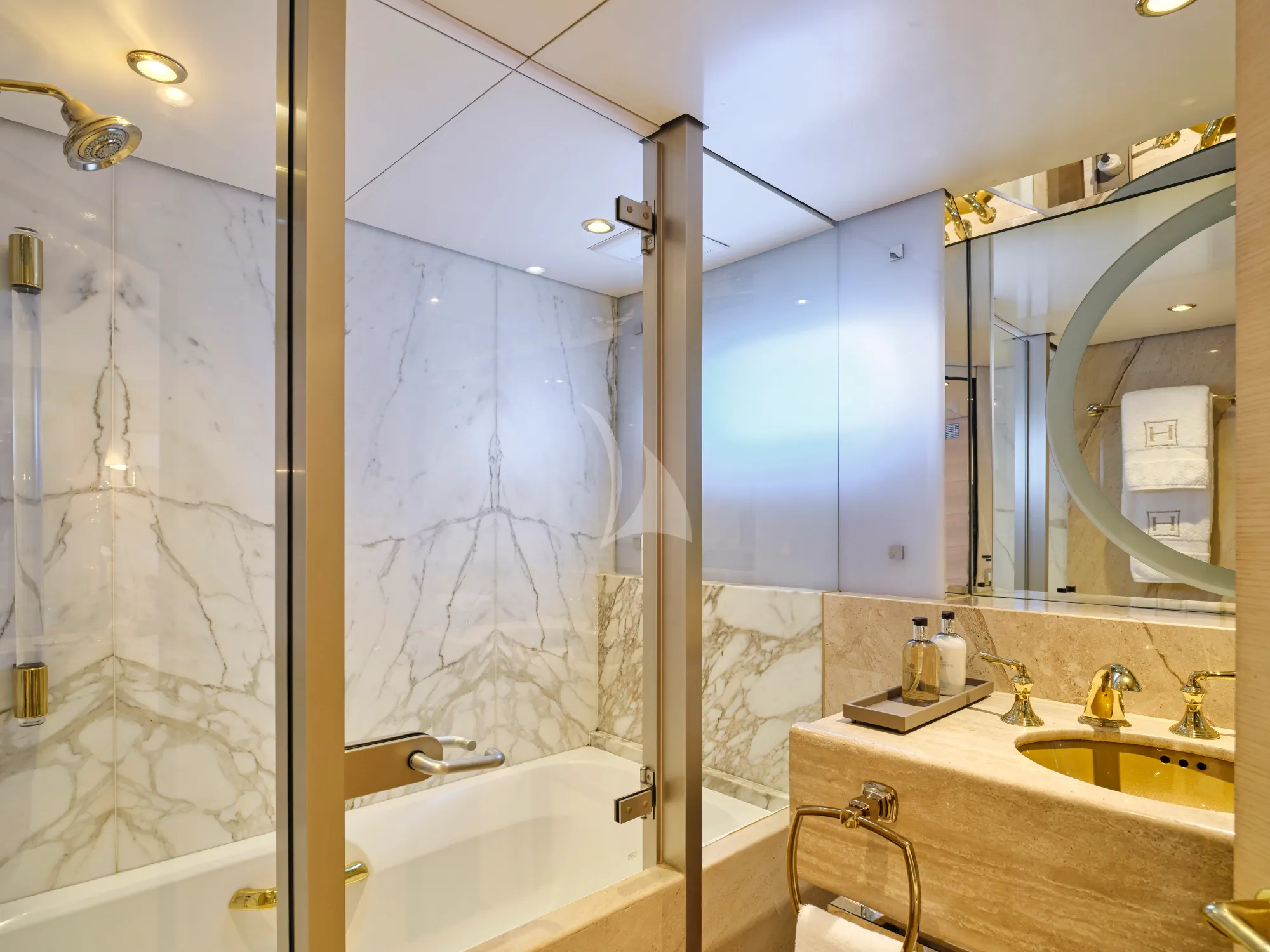 Charter Yacht HIGHLANDER - Feadship 50m - 7 Cabins - Nassau - Exumas - Bahamas