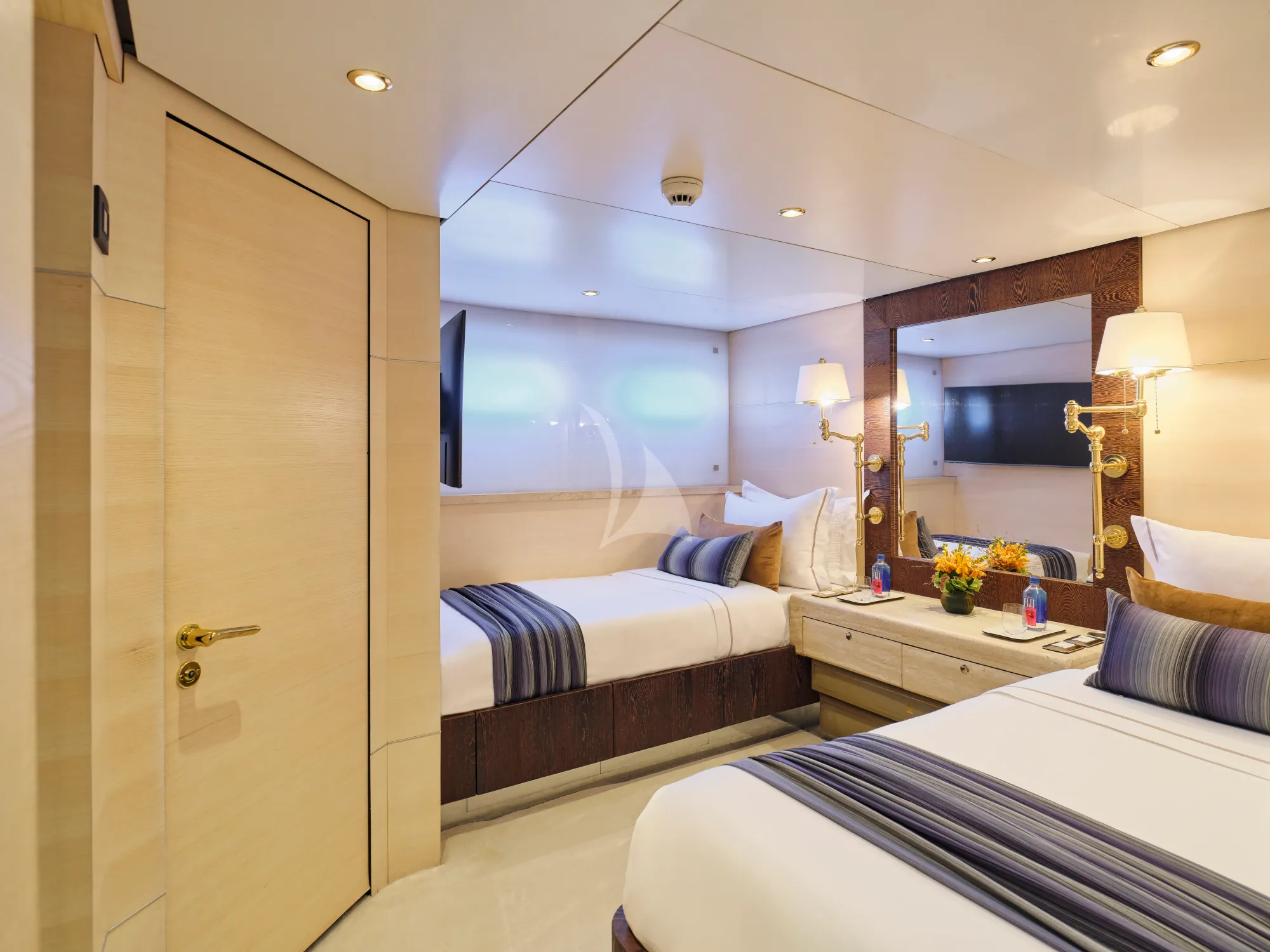 Charter Yacht HIGHLANDER - Feadship 50m - 7 Cabins - Nassau - Exumas - Bahamas