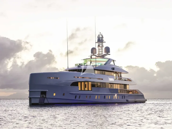 HOME Heesen 50m Aluminium FDHF - anchored under the sunset HOME Heesen 50m Aluminium FDHF - anchored under the sunset