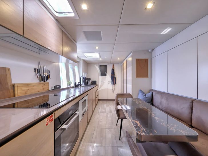HONEYBIRD Sunreef 80 - galley HONEYBIRD Sunreef 80 - galley