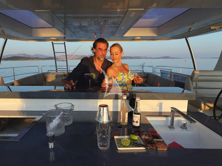 HONEYBIRD Sunreef 80 - guests on the flybridge HONEYBIRD Sunreef 80 - guests on the flybridge