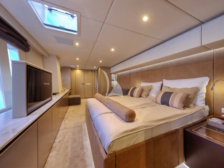 HONEYBIRD Sunreef 80 - master cabin other angle HONEYBIRD Sunreef 80 - master cabin other angle