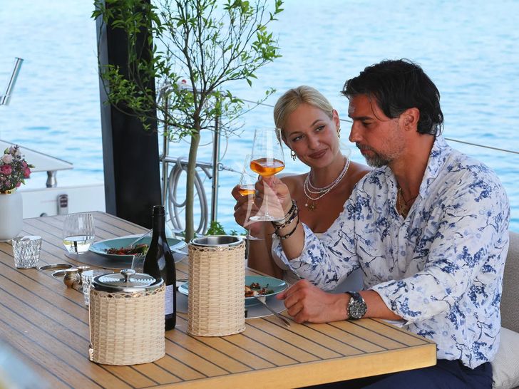 HONEYBIRD Sunreef 80 - romantic wine date HONEYBIRD Sunreef 80 - romantic wine date