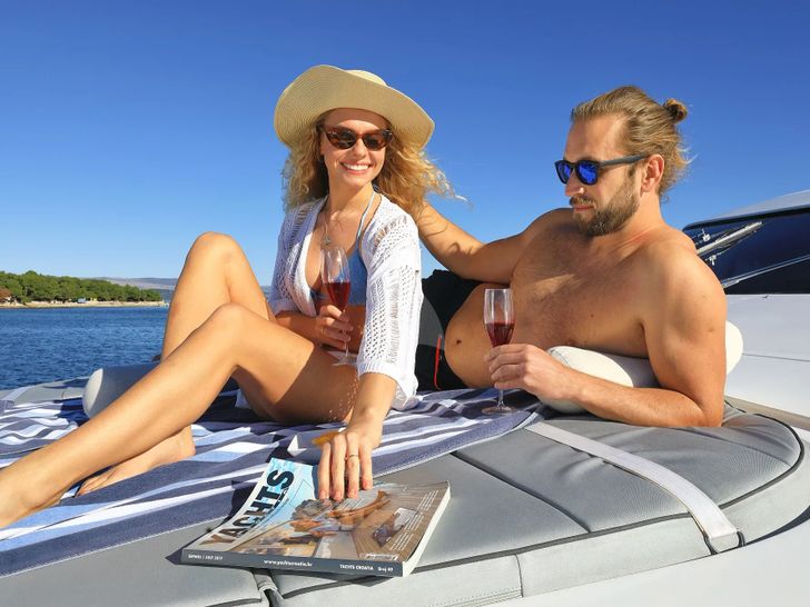 HOPE I Maiora 20S - intimate wine sharing with partner HOPE I Maiora 20S - intimate wine sharing with partner