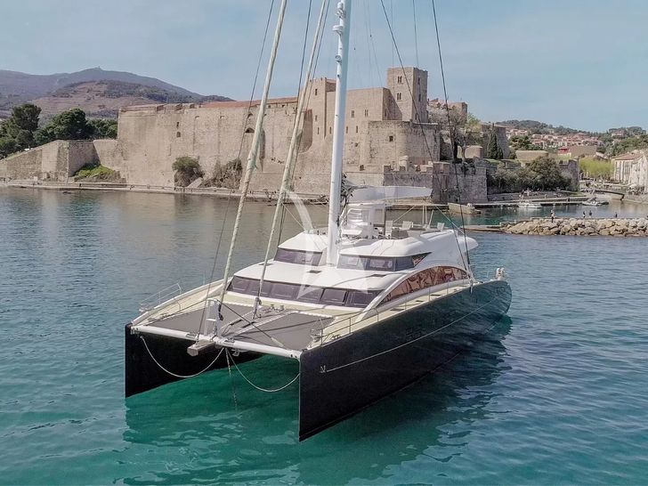 HOUBARA Sunreef 82 DD - side profile HOUBARA Sunreef 82 DD - side profile