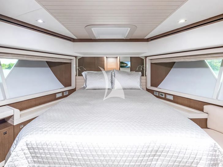 HOYA SAXA Ferretti 850 - VIP cabin 1 HOYA SAXA Ferretti 850 - VIP cabin 1